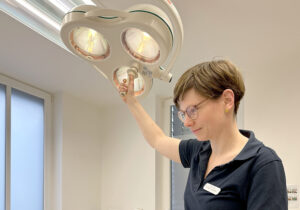 Frau Dr. Schuster